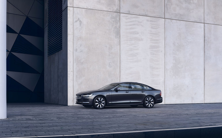 A Look at the 2023 Volvo S90 Recharge