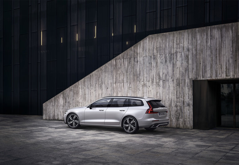 Volvo S60 or Volvo V60? Which is right for you?