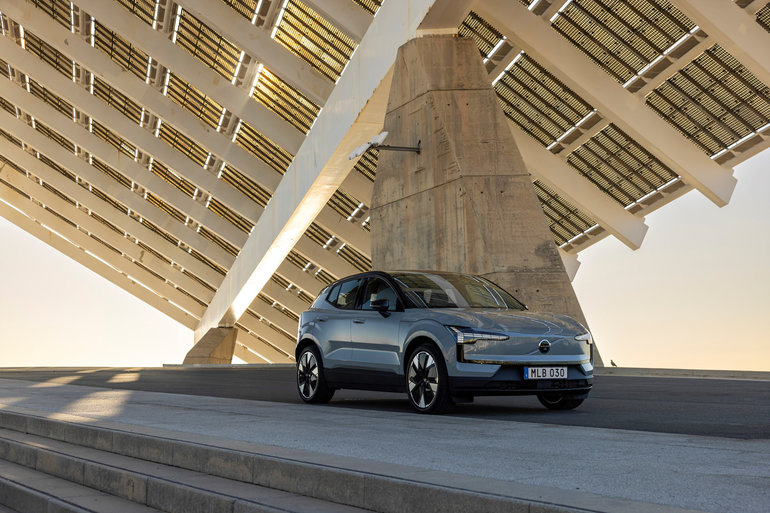 Sensations fortes, encombrement réduit : les performances du Volvo EX30 2025