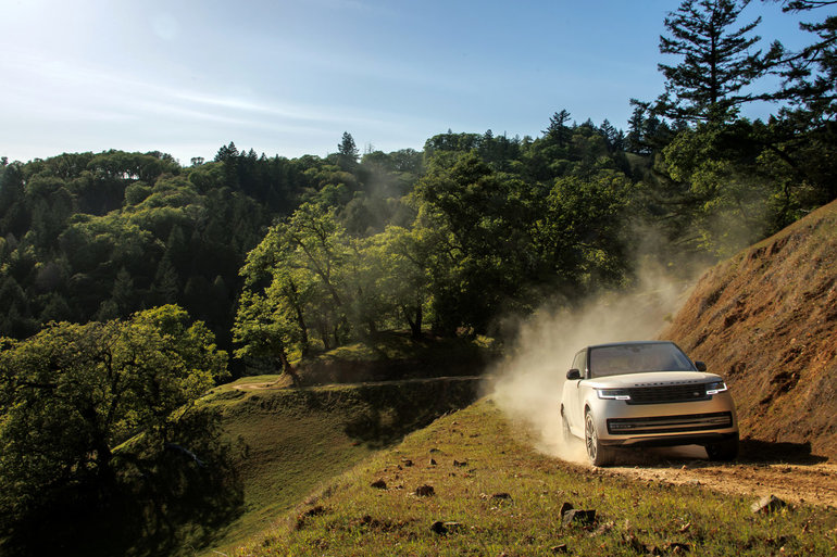 La bête indomptée : Découvrez les caractéristiques tout-terrain les plus impressionnantes du Range Rover