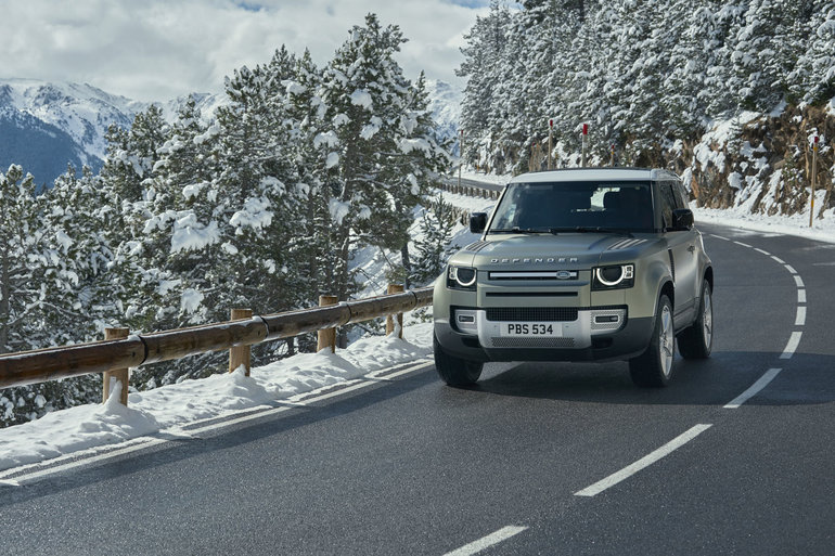 Accessoires d'hiver essentiels pour votre Land Rover : Assurer la sécurité et le confort