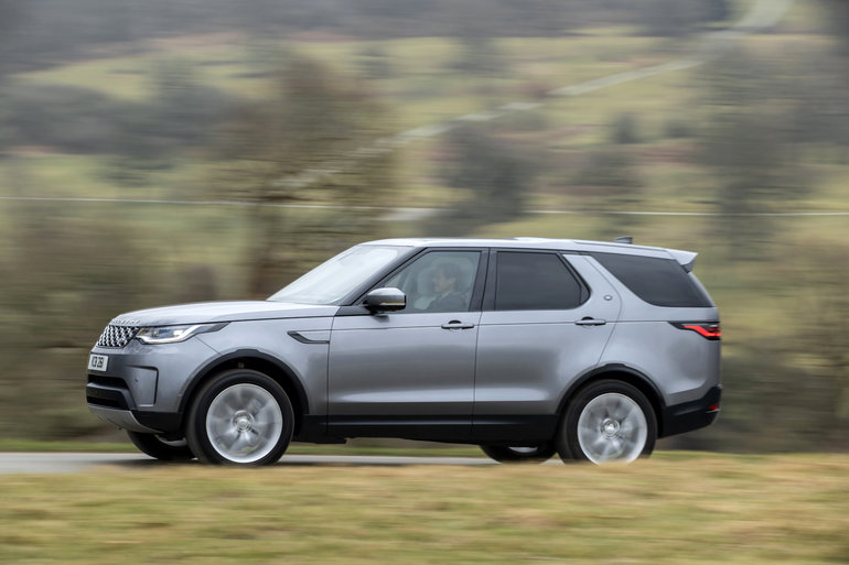 Why Choose the 2024 Land Rover Discovery Over the BMW X5?