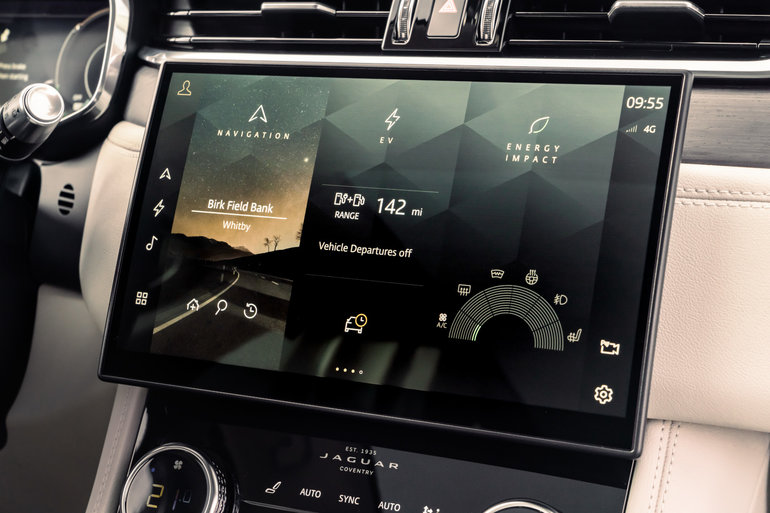 2025 Jaguar F-PACE Technology: Pivi Pro System and Driver Aids for Montreal