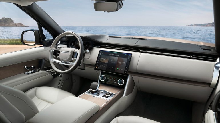 Back to Business: How the Range Rover's Cabin Tech Creates a Mobile Office for Your Montreal Commute