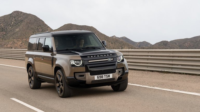 Defender 130 vs Defender 110 : comment la longueur supplémentaire change ce que vous pouvez transporter et qui vous pouvez emmener