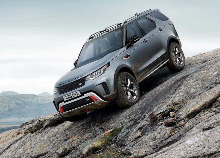 The Differences Between the Land Rover Discovery and Discovery Sport