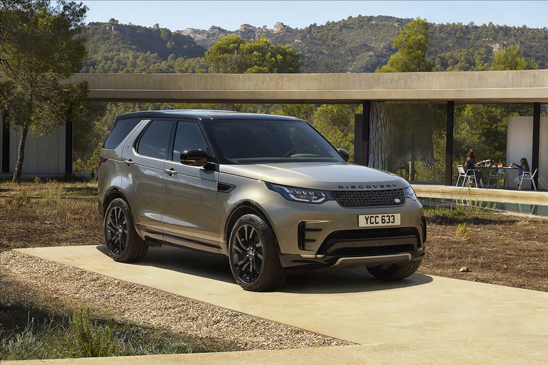 2020 Land Rover Discovery vs 2020 Volvo XC90