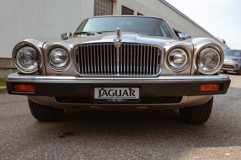 L'histoire d'une Jaguar Série III V12 Vanden Plas...