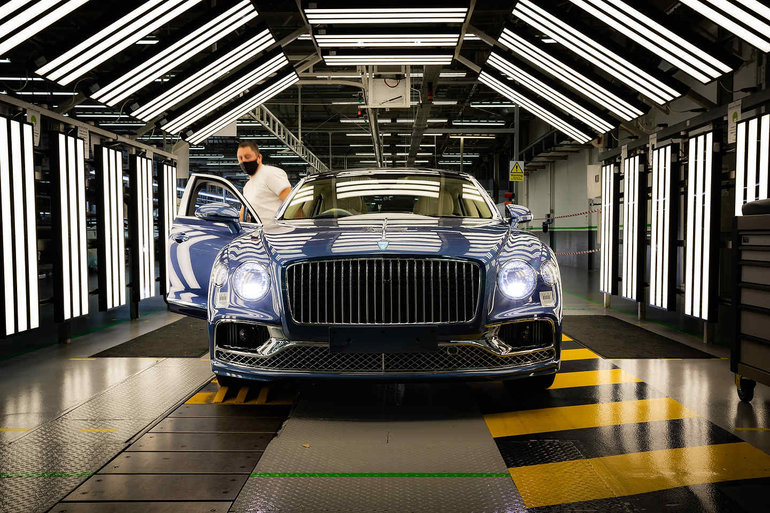 Bentley begins production of V8 Bentley Flying Spur