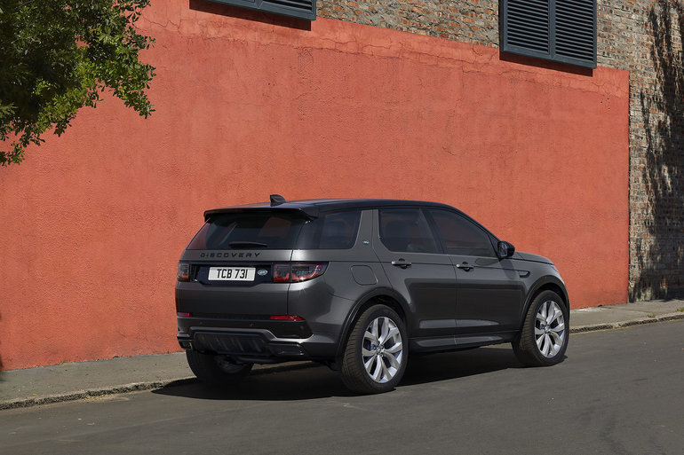 Range Rover Evoque or Range Rover Discovery Sport?