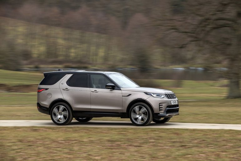 Land Rover Discovery vs BMW X5: Dare to be different
