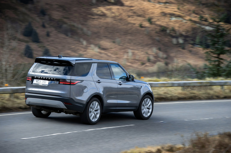 The Main Differences Between the Land Rover Discovery and Discovery Sport