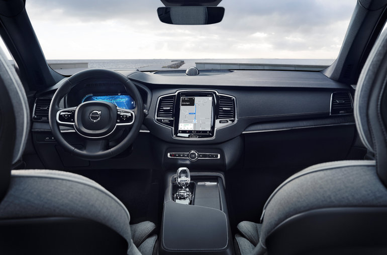 Volvo Cars Introduces Groundbreaking Accident Alert System to Enhance Road Safety