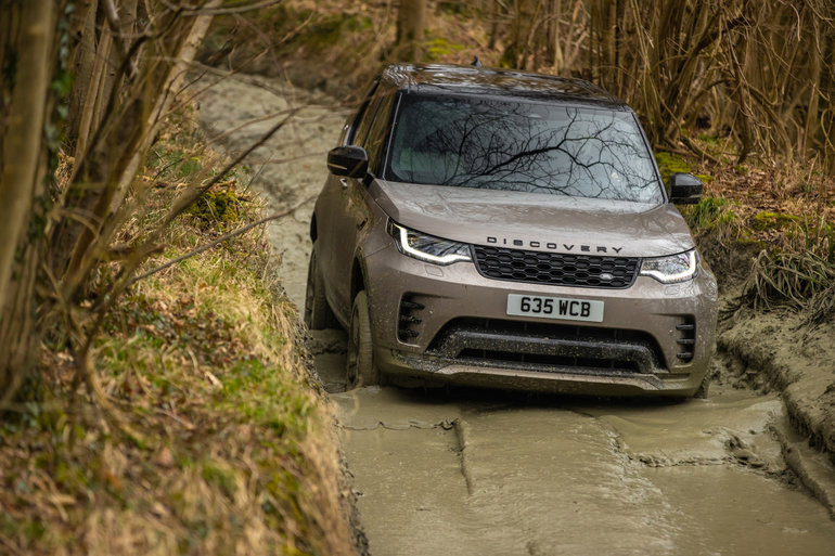 Navigating the Future: How the 2025 Land Rover Discovery's Intelligent Features and Advanced Technologies Enhance Your Driving Experience