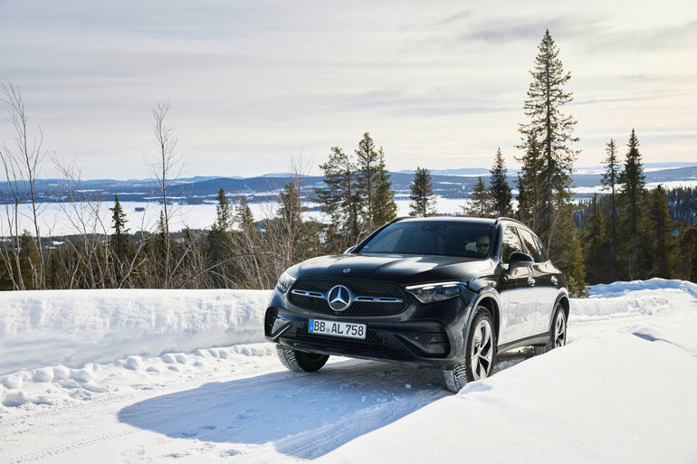 Winter tire guide for your Mercedes-Benz sedan, SUV or electric vehicle