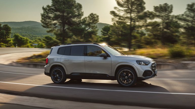 The 2027 Mercedes-Benz GLB: 631 km Range and TERRAIN Mode for Calgary's Rocky Mountain Adventures
