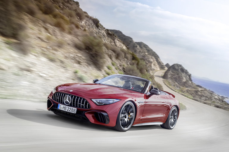 Take full advantage of summer in the 2022 Mercedes-AMG SL