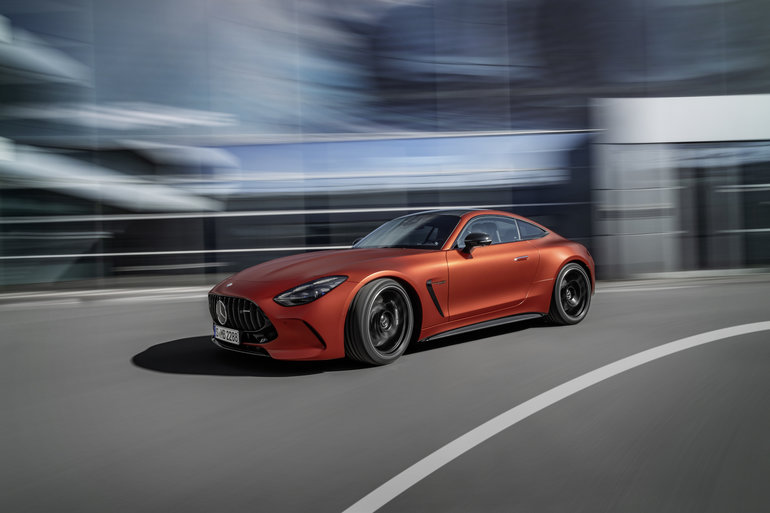 La Mercedes-AMG GT Coupé 2024 arrive au Canada avec un prix de départ de 155 000 $.