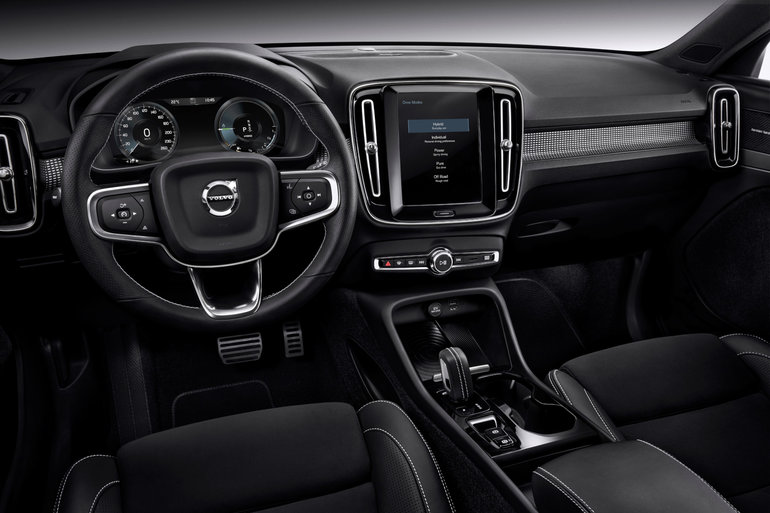 Delve into the Connectivity Features of the 2023 Volvo XC40