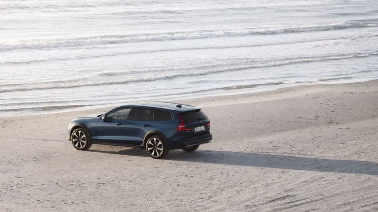 Rising Above: The 2025 Volvo V60 Cross Country Takes On The Audi A4 Allroad