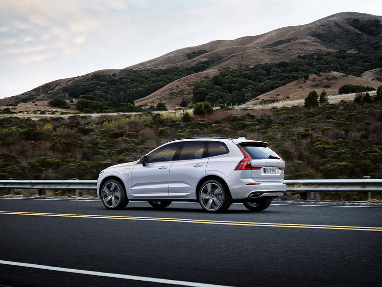 2021 Volvo XC60 vs 2021 Audi Q5: More space and better efficiency