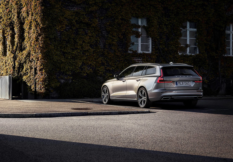 Volvo S60 or Volvo V60? Which is right for you?