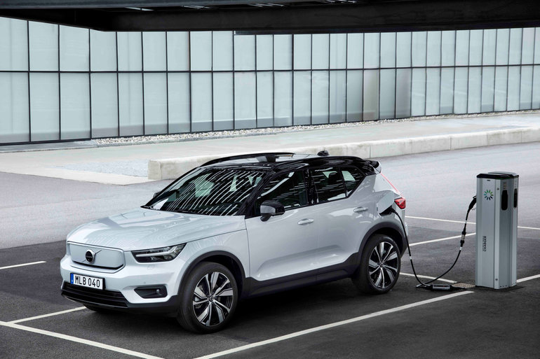 2022 Volvo XC40 Recharge Delivers More Range for Less Money