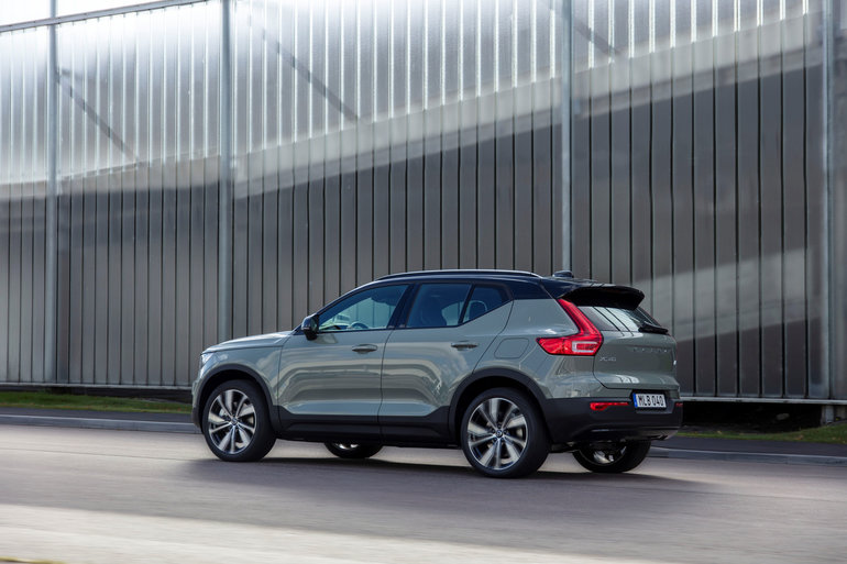 2022 Volvo XC40 Recharge vs. regular XC40: Which is Right for You?