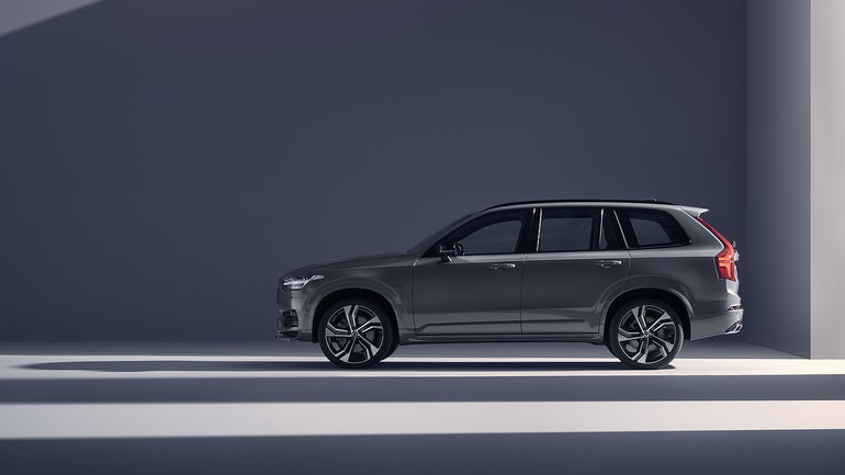 2021 Volvo XC90 vs. 2021 BMW X5: Refined Technology, Power, and Price