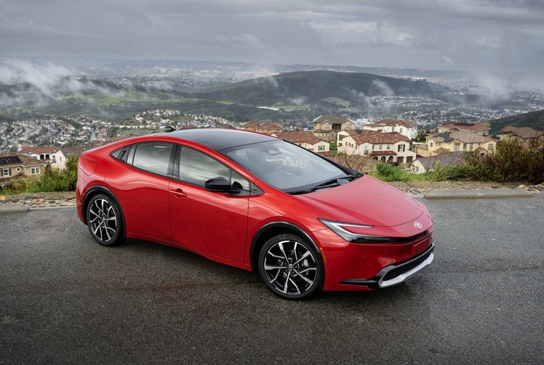 2025 Prius PHEV: 72 KM Electric Range Redefines Commuting