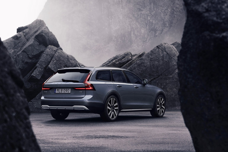 The Volvo 2023 V60 & V90 Cross Country: An Overview