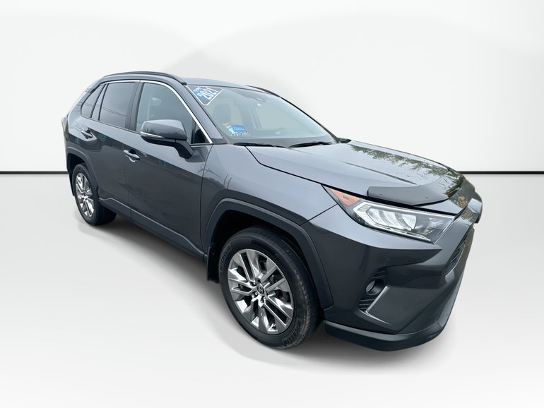 2021 Toyota RAV4 XLE | Roof | Cam | USB | Warranty to 2027