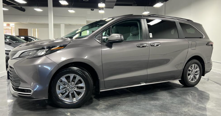 2024 Toyota Sienna XLE