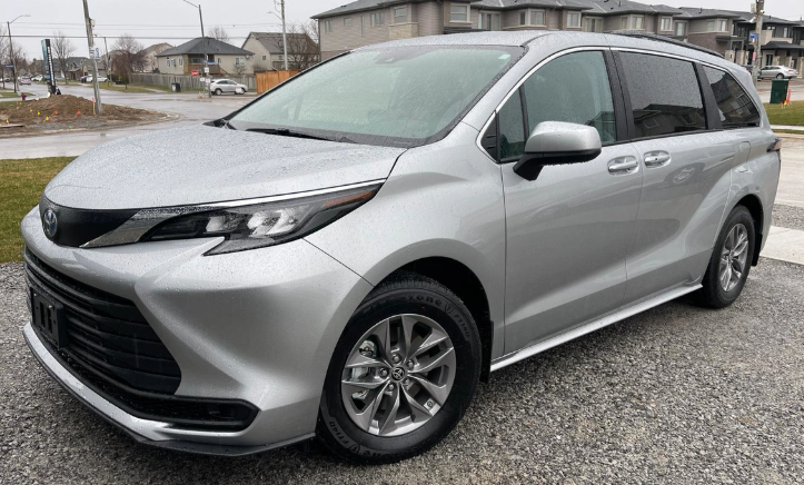 2024 Toyota Sienna XLE