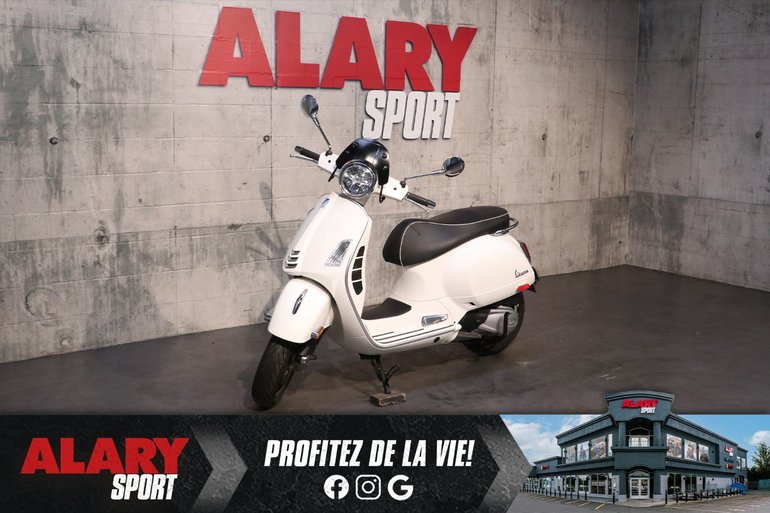 2022 Vespa GTS 300 SUPER