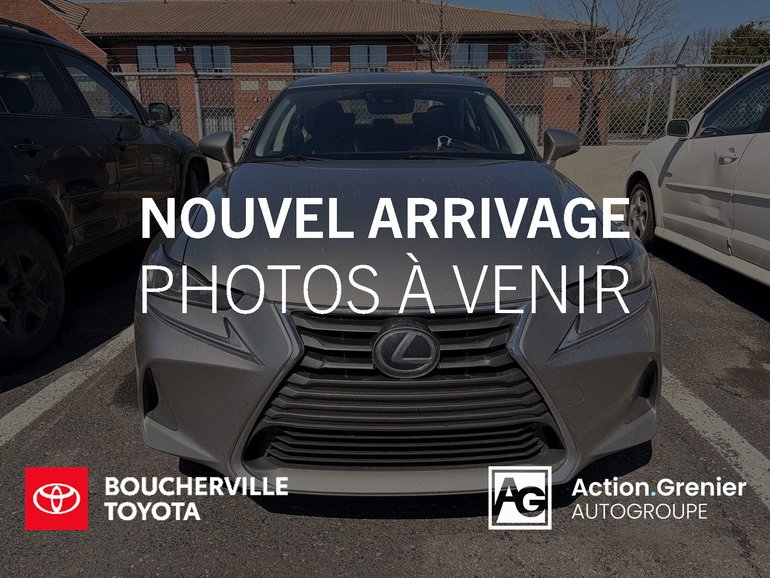 Lexus IS 300 AWD + PREMIUM PKG + CUIR + TOIT + CAMERA + BT 2017