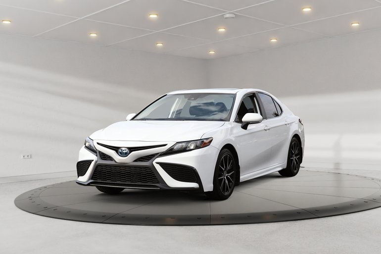 Toyota Camry Hybrid SE 2022