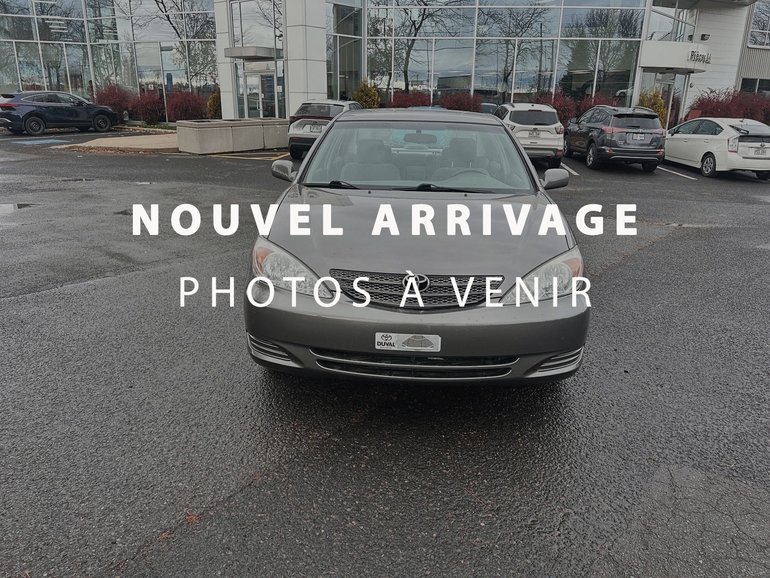 2004 Toyota Camry LE + SEULEMENT 61015 KM