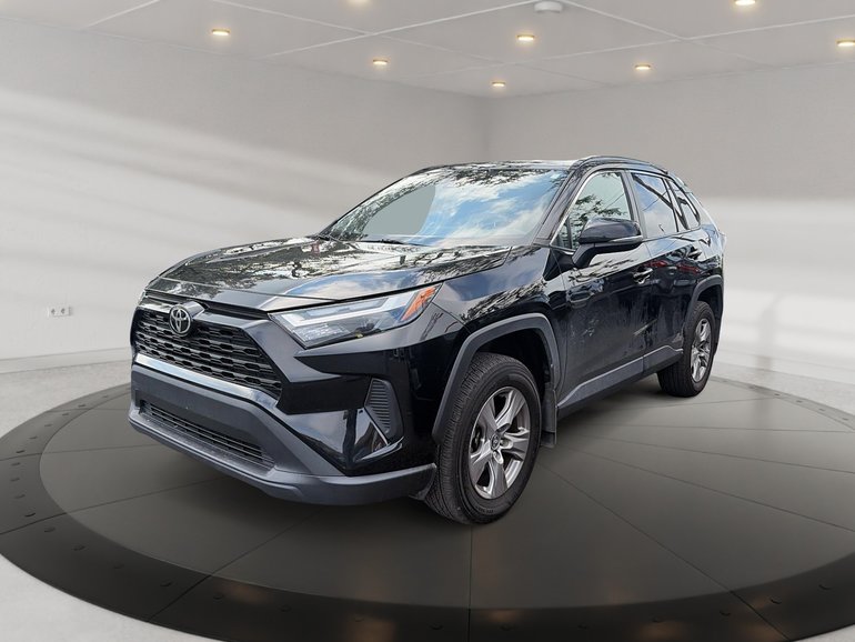 2022 Toyota RAV4 XLE AWD + TOIT OUVRANT + CARPLAY +CAMERA + MAGS