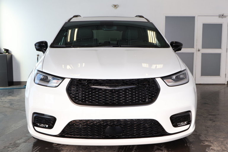 2024 Chrysler PACIFICA HYBRID