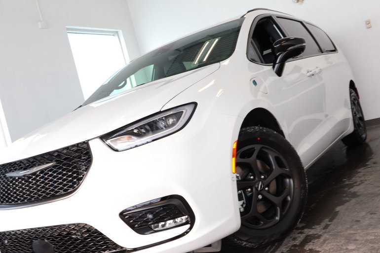 2024 Chrysler PACIFICA HYBRID