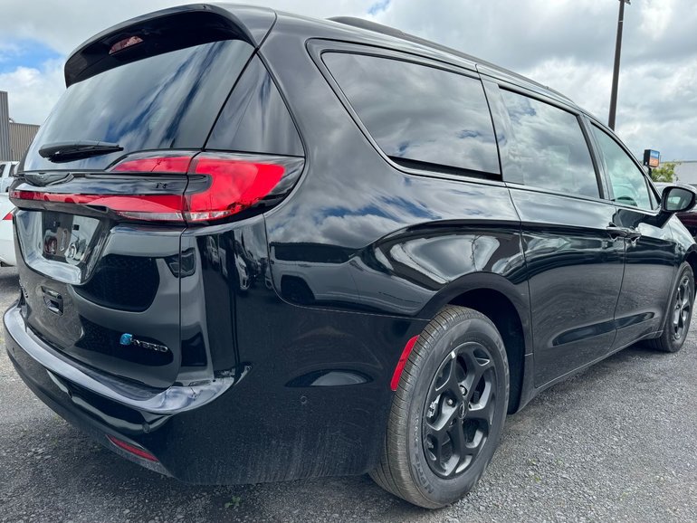 2024 Chrysler Pacifica Hybrid