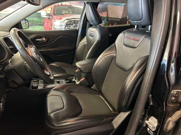 2022 Jeep CHEROKEE TRAILHAWK