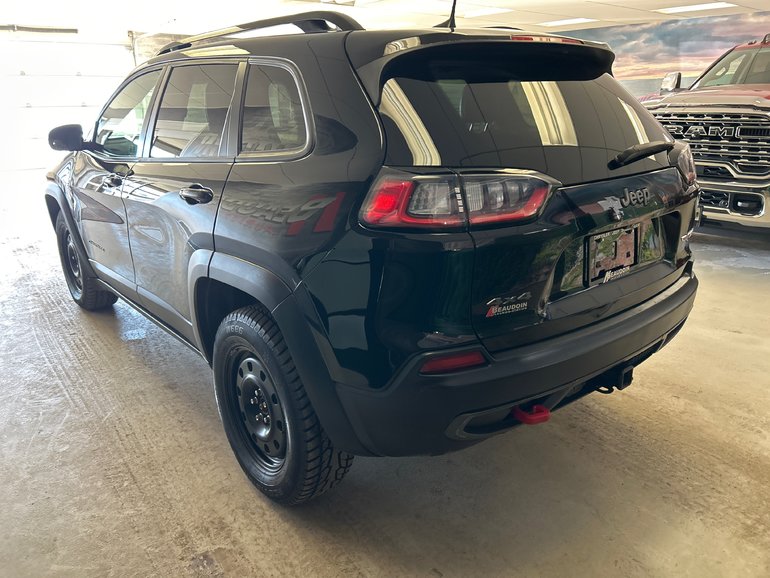 2022 Jeep CHEROKEE TRAILHAWK
