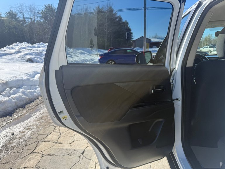 2019 Mitsubishi OUTLANDER ES