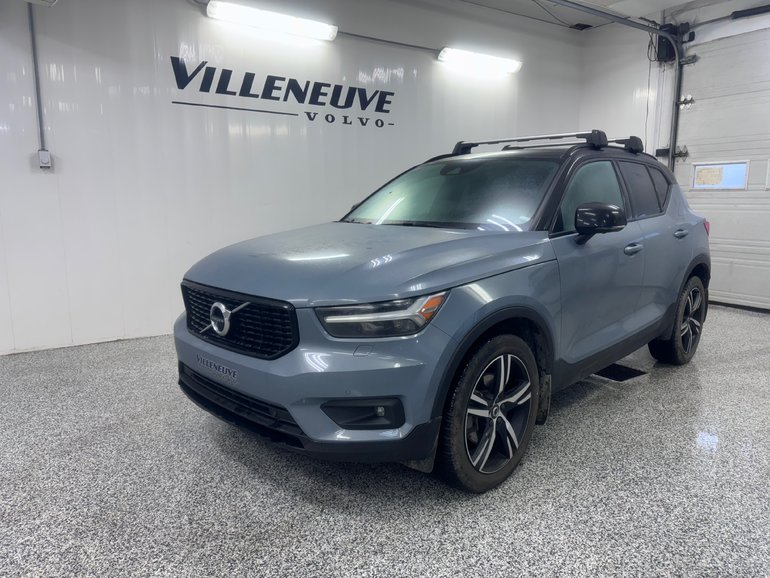 Volvo XC40 R-DESIGN 2022