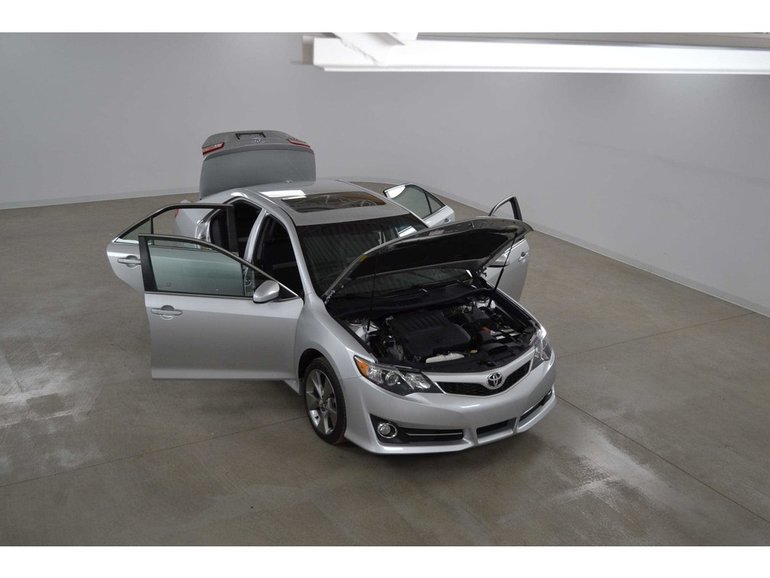 Used 2014 Toyota Camry Se V6 Gps Cuir Suede Toit Ouvrant Silver 35 302 Km For Sale 17895 0 Carrefour 40 640 Volkswagen 380202a