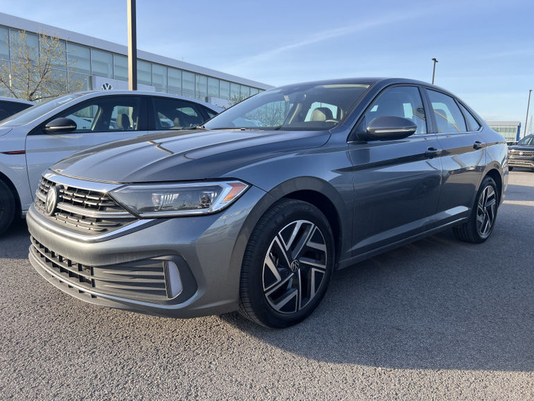 Volkswagen Jetta HIGHLINE CUIR TOIT PANO BEATS AUDIO CAMÉRA CARPLAY 2024