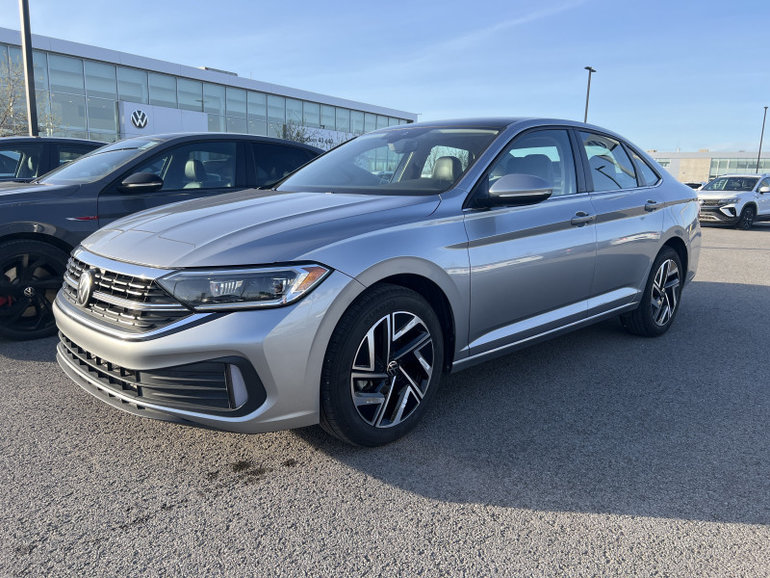 Volkswagen Jetta HIGHLINE CUIR TOIT PANO BEATS AUDIO CAMÉRA CARPLAY 2024