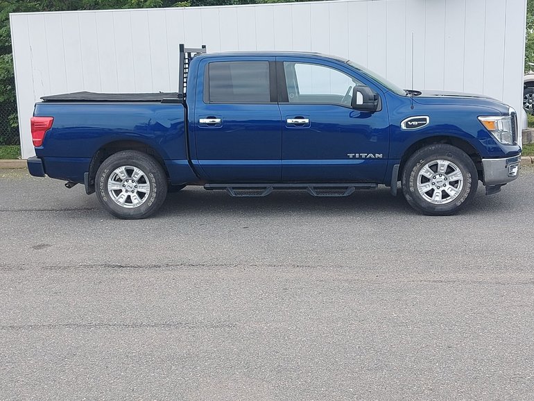 2017 Nissan TITAN